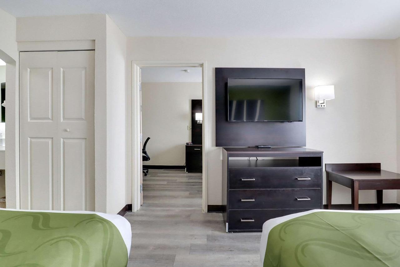 Quality Suites Albuquerque Airport Exterior photo