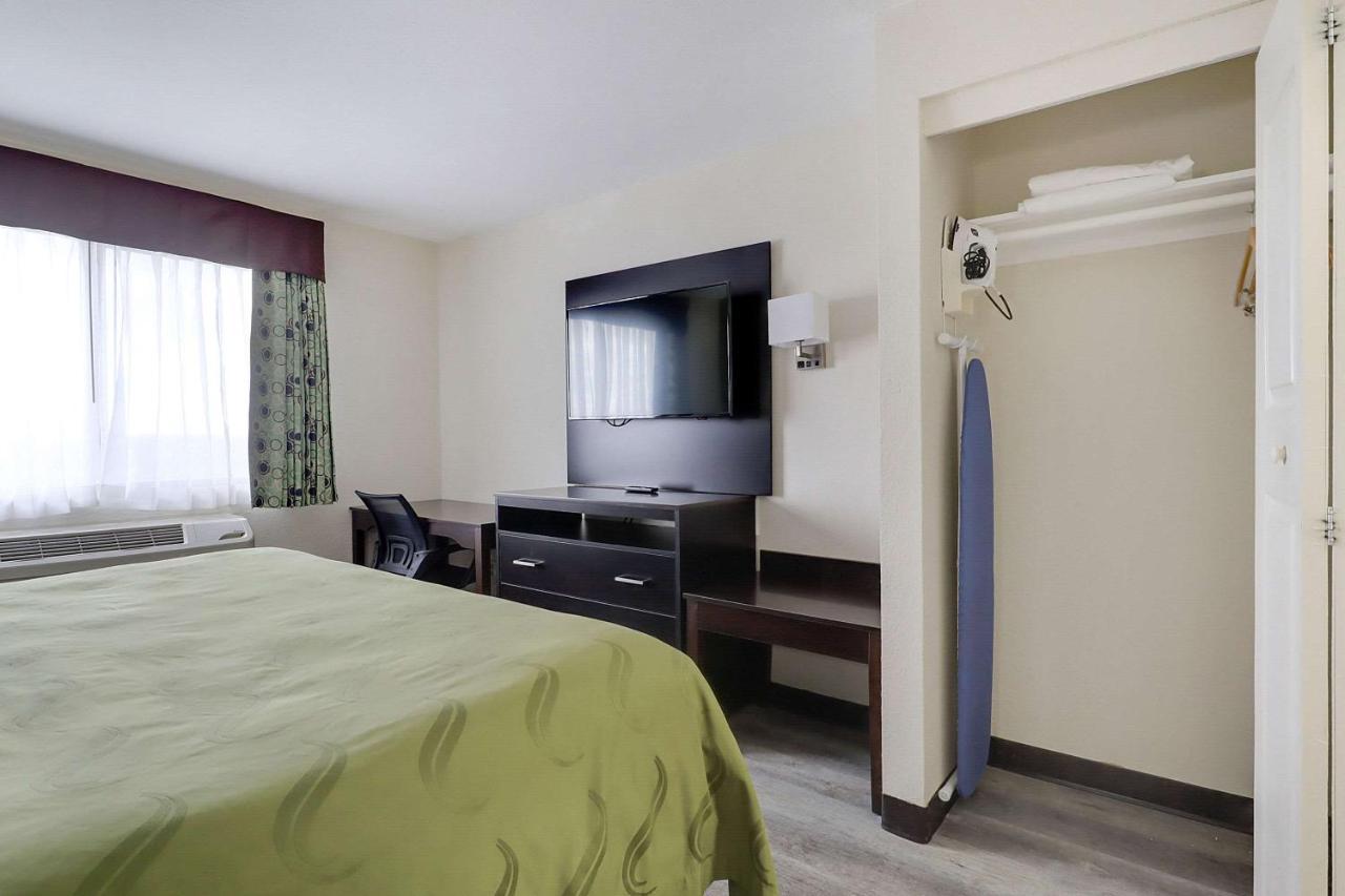 Quality Suites Albuquerque Airport Exterior photo