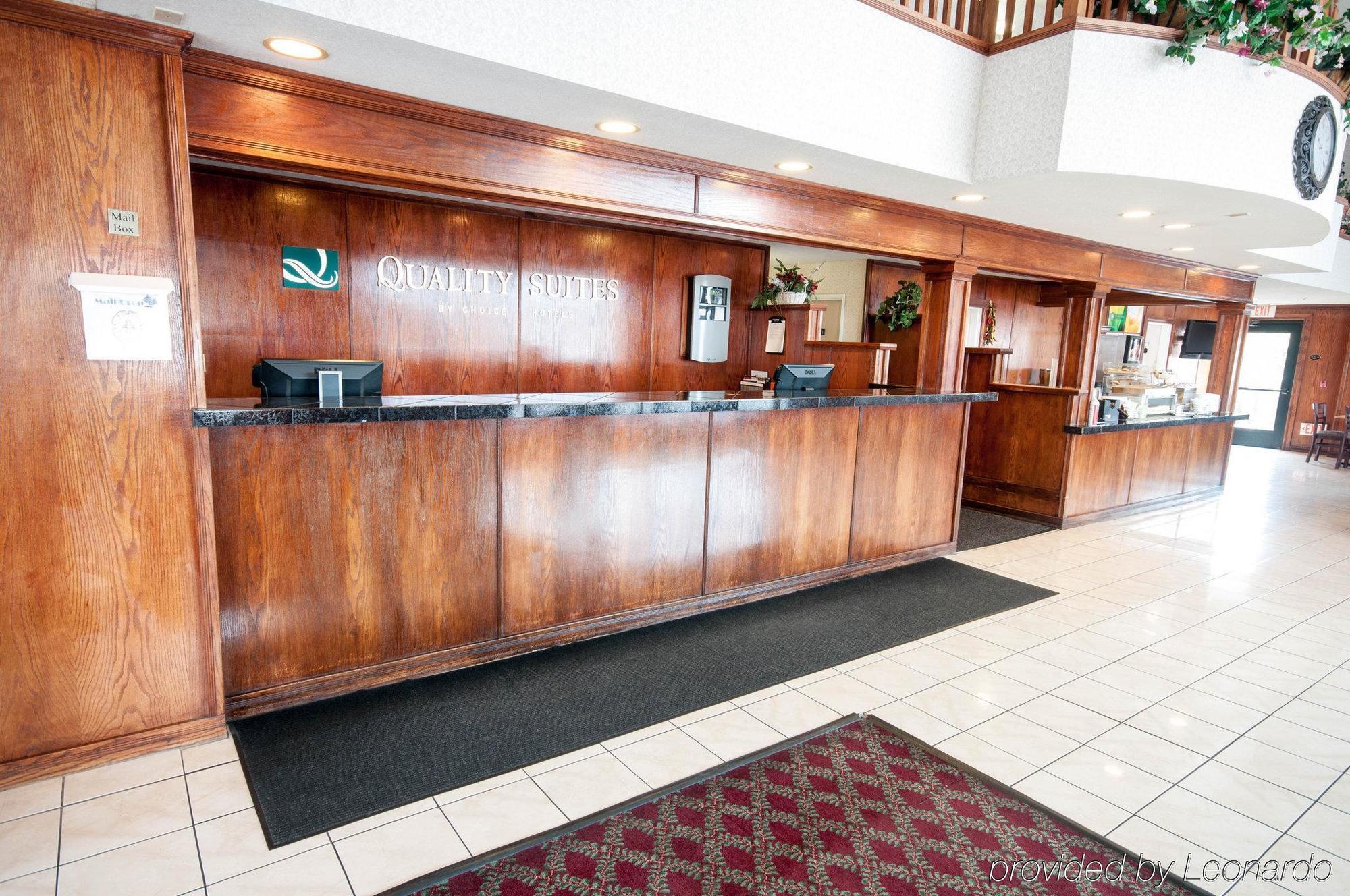 Quality Suites Albuquerque Airport Exterior photo